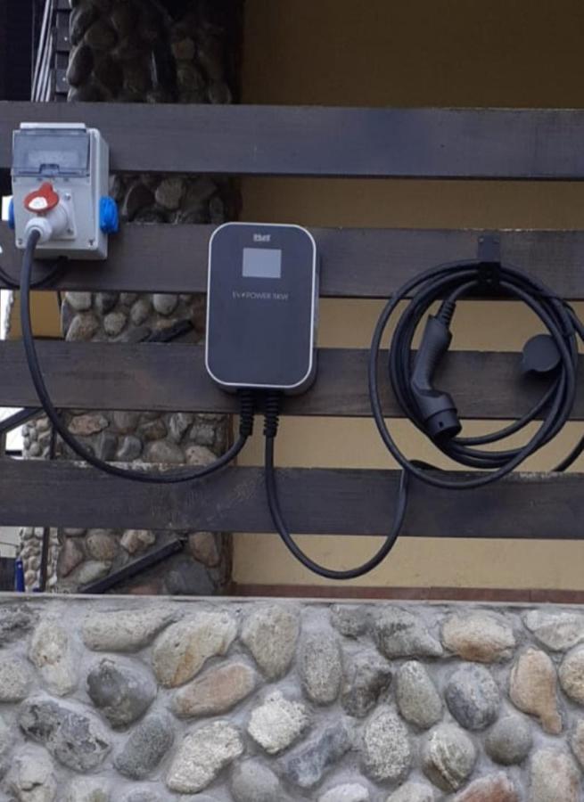 Pensiunea Gradinarilor Cu Ciubar Si Statie De Incarcare Electrica Auto Comanesti  Esterno foto