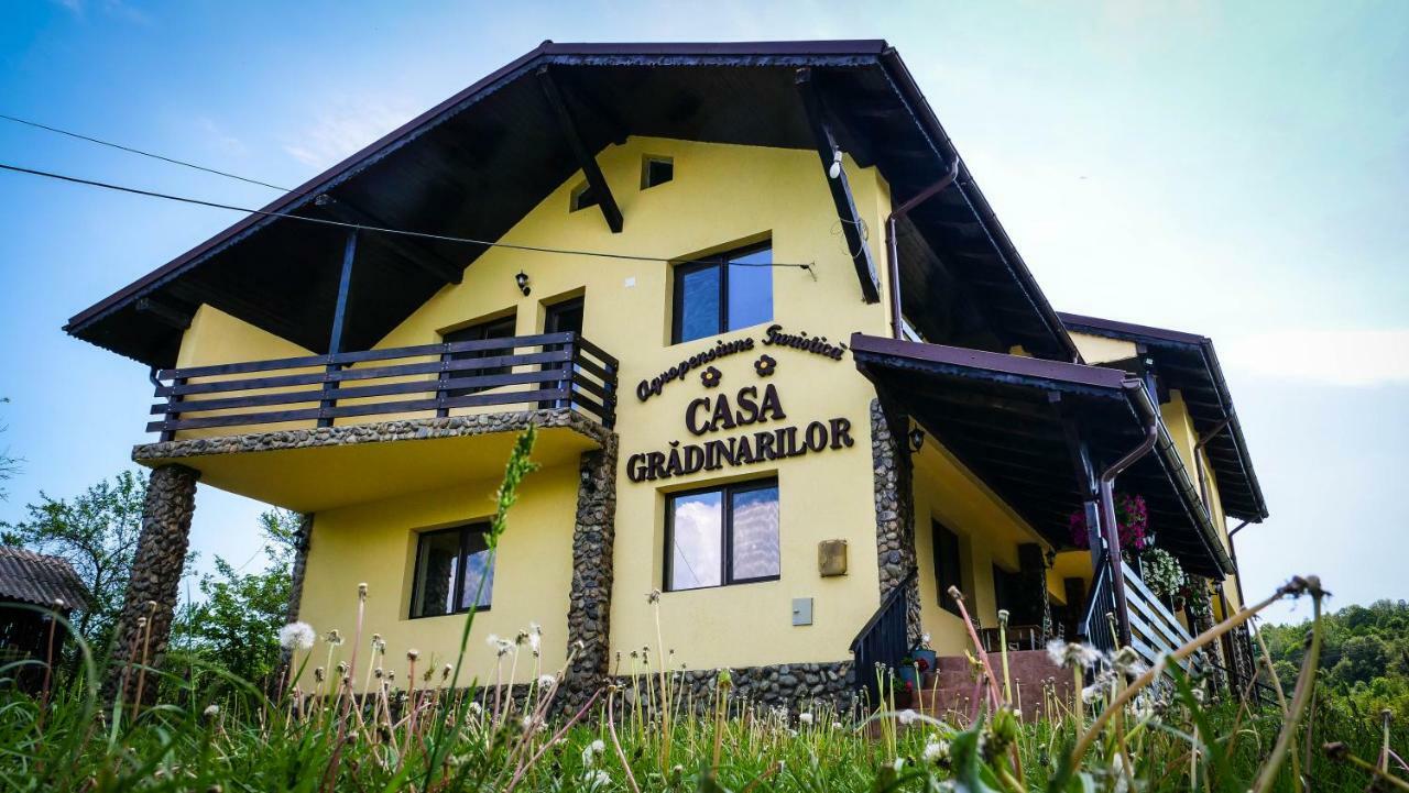 Pensiunea Gradinarilor Cu Ciubar Si Statie De Incarcare Electrica Auto Comanesti  Esterno foto